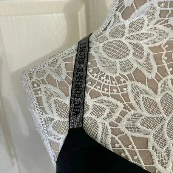 Victoria’s Secret Black Bra - Picture 2 of 8